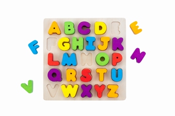 610031 - Alfabet puzzel van multiplex/rubberhout