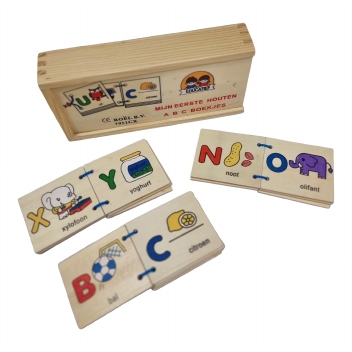 Abc boekjes in houten kistje