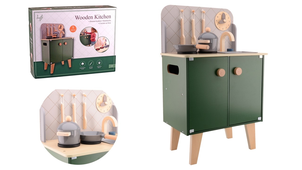 Houten groene keuken met kunstof accessoires